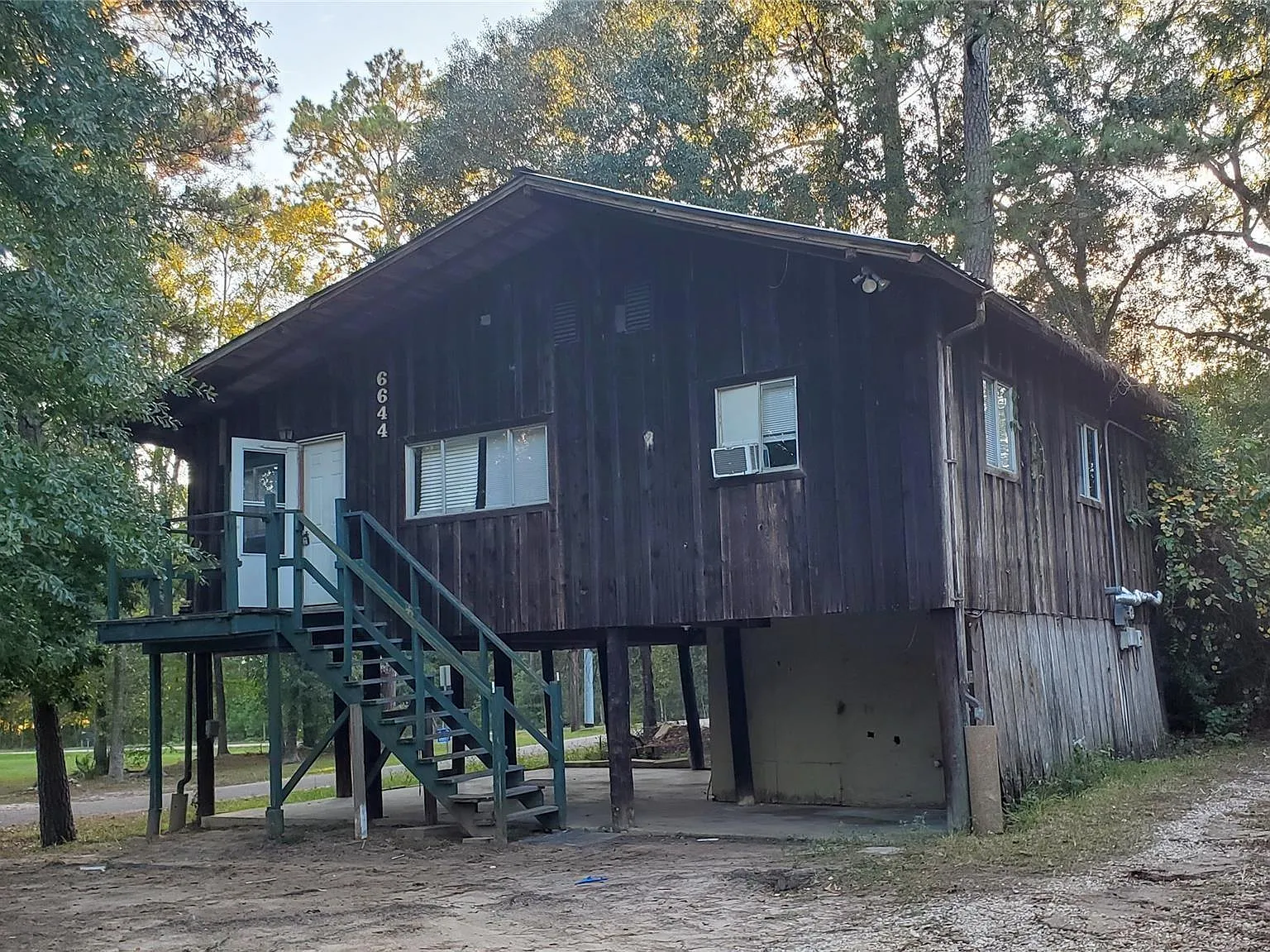 2 bed, 1.0 bath, 816 sqft, $1,050 — Photo 1