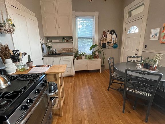 4th image of 731 Dennison Ave #B