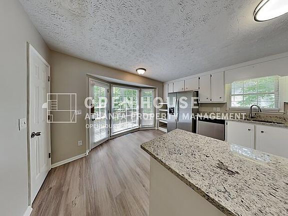 5th image of 54 Farmington Dr