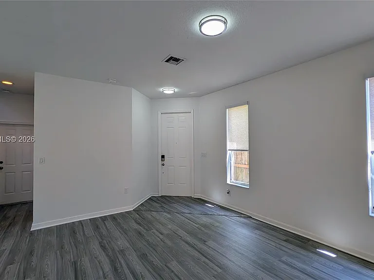 2151 NE 37th Ter — Photo 28