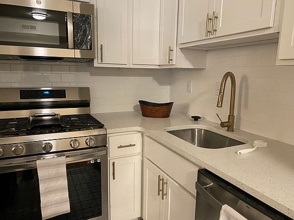 5th image of 703 College Park Dr