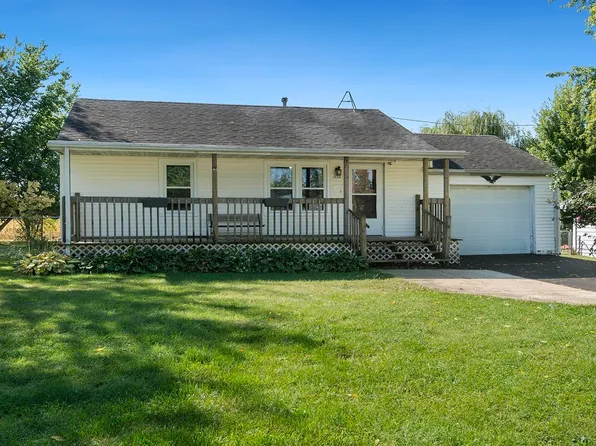 330 E Grove St, Capron, IL 61012