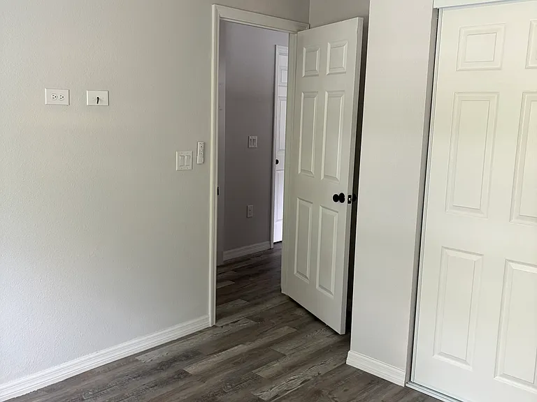 620 Whitehall St — Photo 9