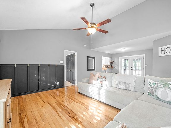 5th image of 517 Ginkgo Dr