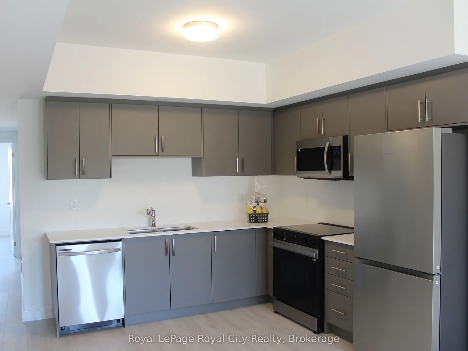2 bed, $2,560 — Photo 4