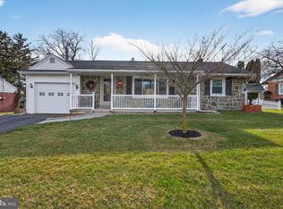 528 W Broad St, New Holland, PA 17557