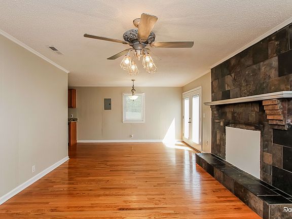 4th image of 311 Willow St