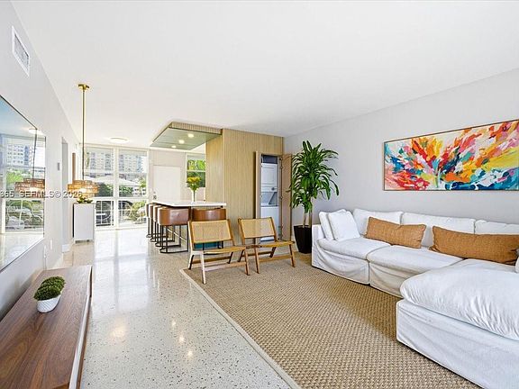 4th image of 2727 Yacht Club Blvd APT 2C