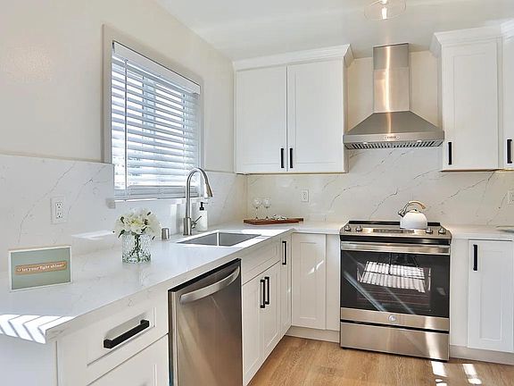 4th image of 460 E Maude Ave #5