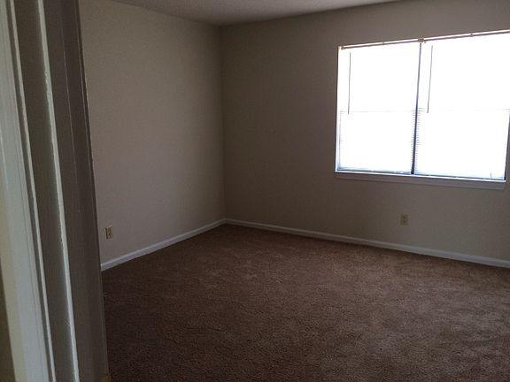 3rd image of 125 Moye Ct