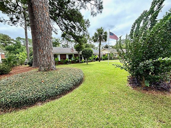 3rd image of 2212 Pembroke Dr