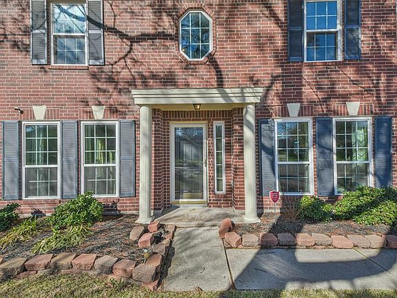3rd image of 16602 Parliament Drive