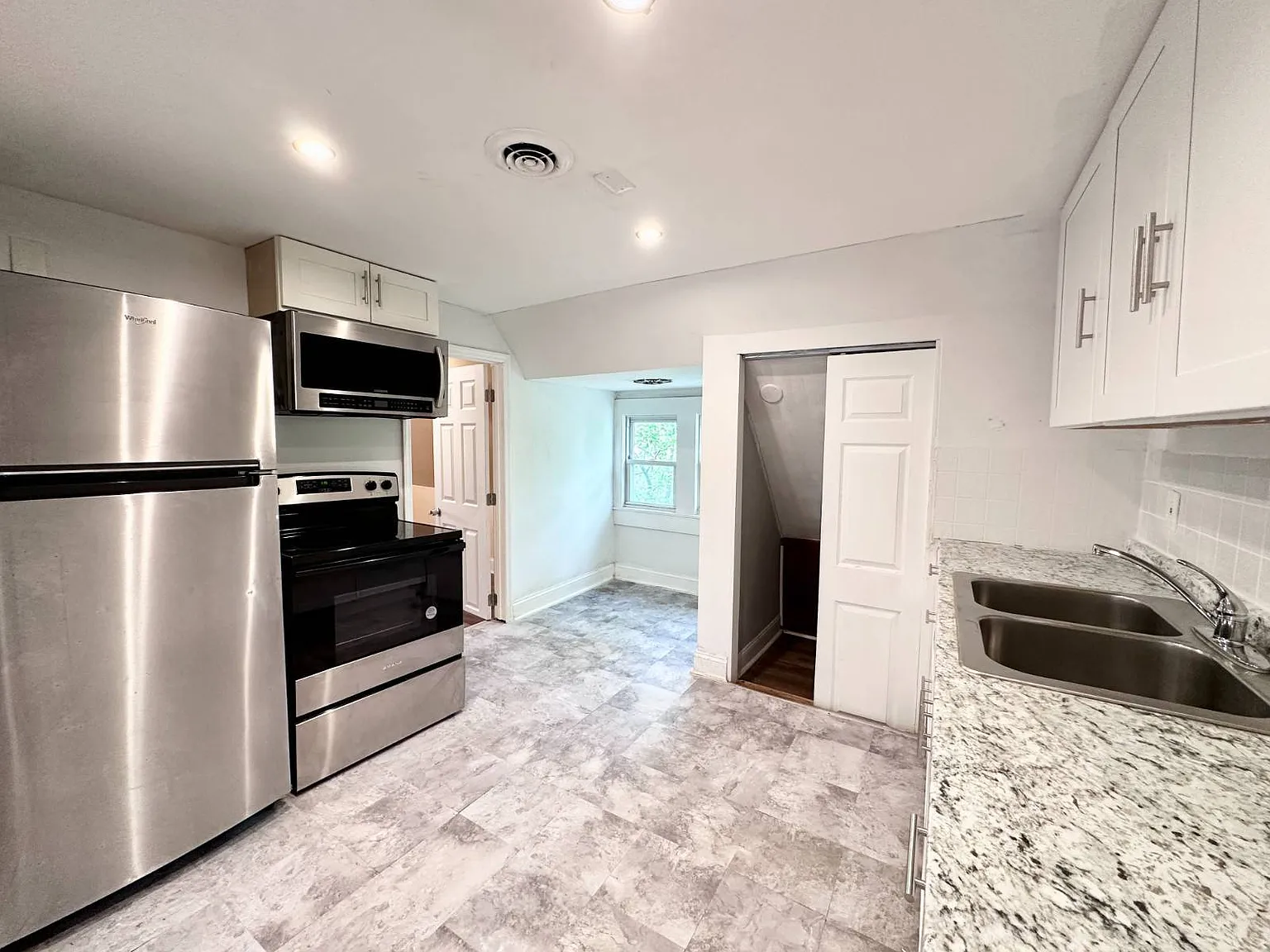 2 bed, 1.0 bath, $1,725 — Photo 2