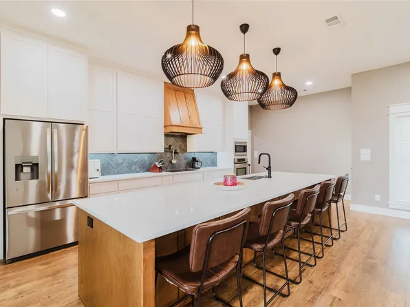 604 Williamsburg Dr, Ennis, TX 75119