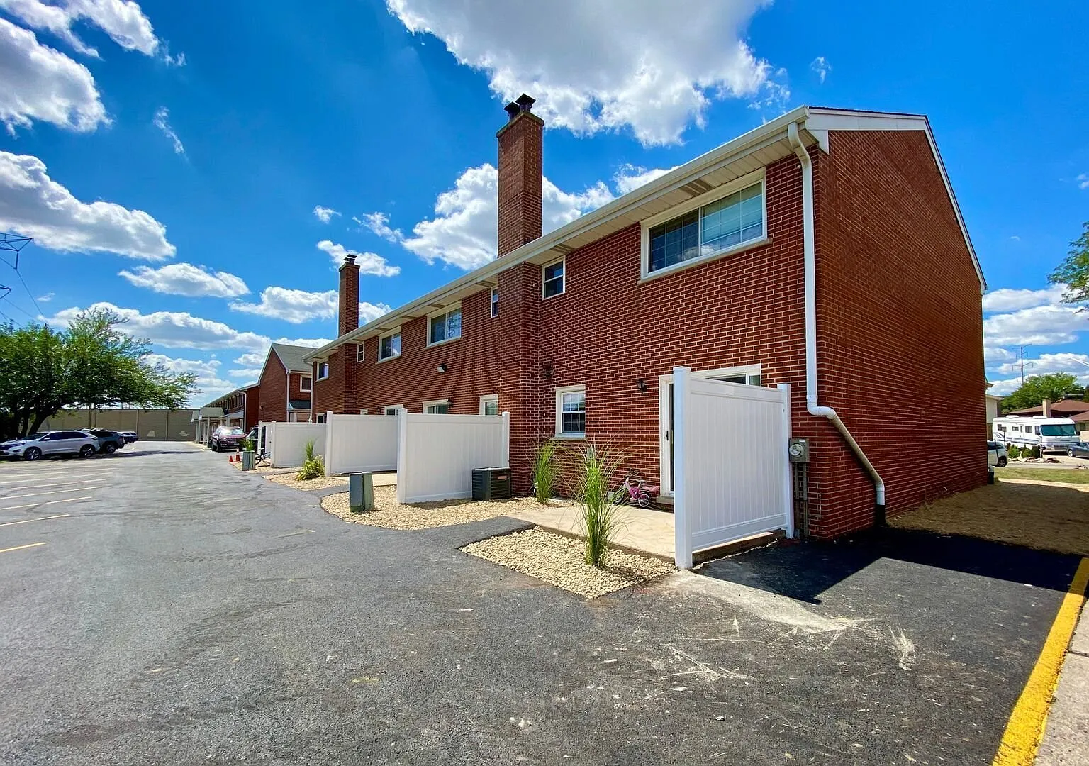 Beautiful Townhome for Rent in Mount Prospect — Photo 2