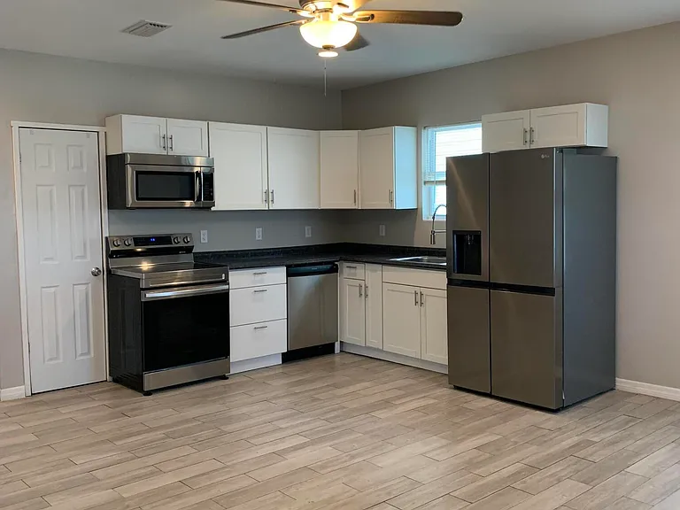 1710 Rowe Ave — Photo 8