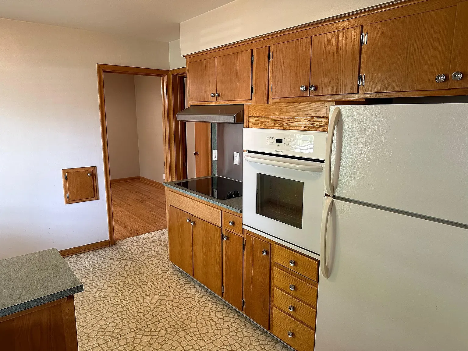 2 bed, 1.5 bath, 1100 sqft, $2,200 — Photo 3