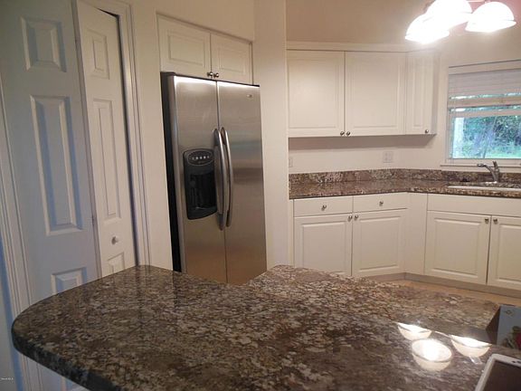 5th image of 119 Carmen St