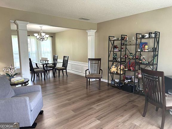 5th image of 660 Glenbarrett Ct NE