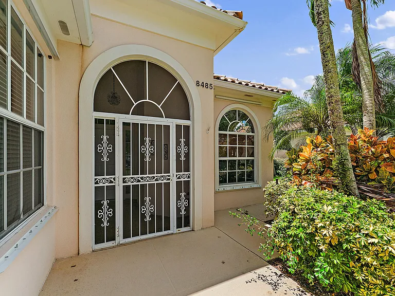 8485 SE Palm Hammock Ln — Photo 3