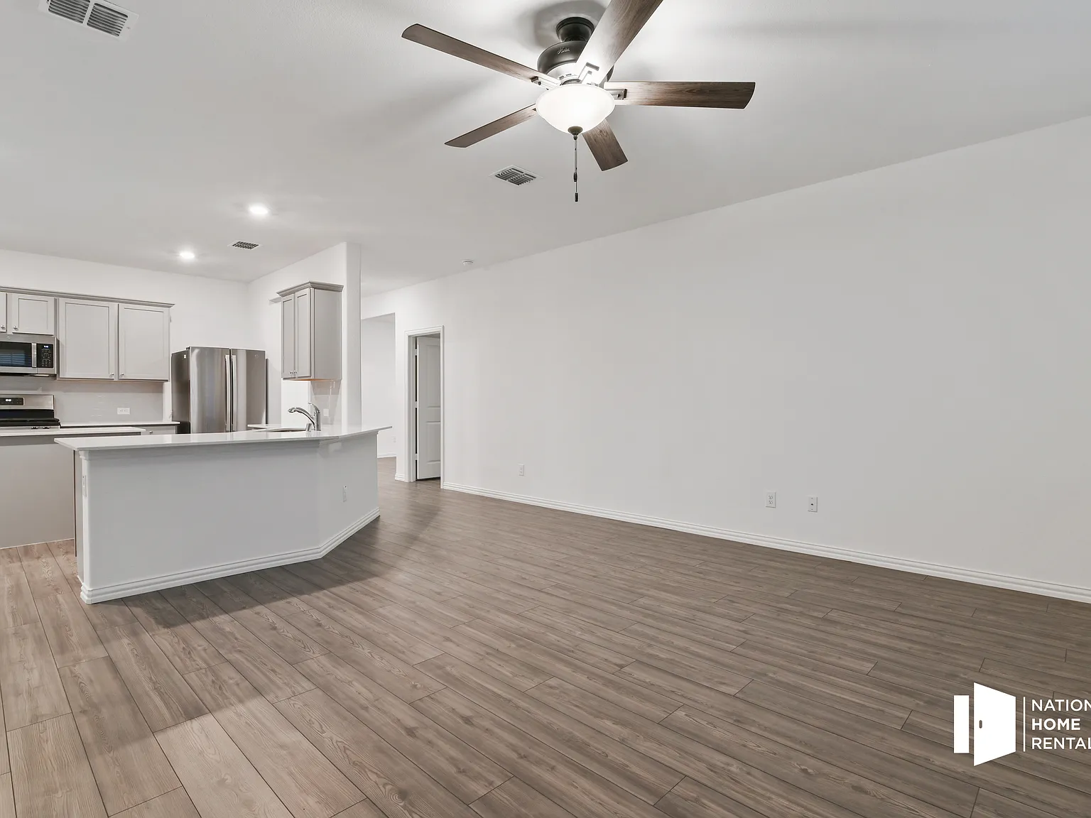 4 bed, 2.0 bath, 1996 sqft, $1,995 — Photo 4