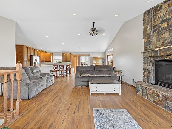 2nd image of 4420 Parkview Dr