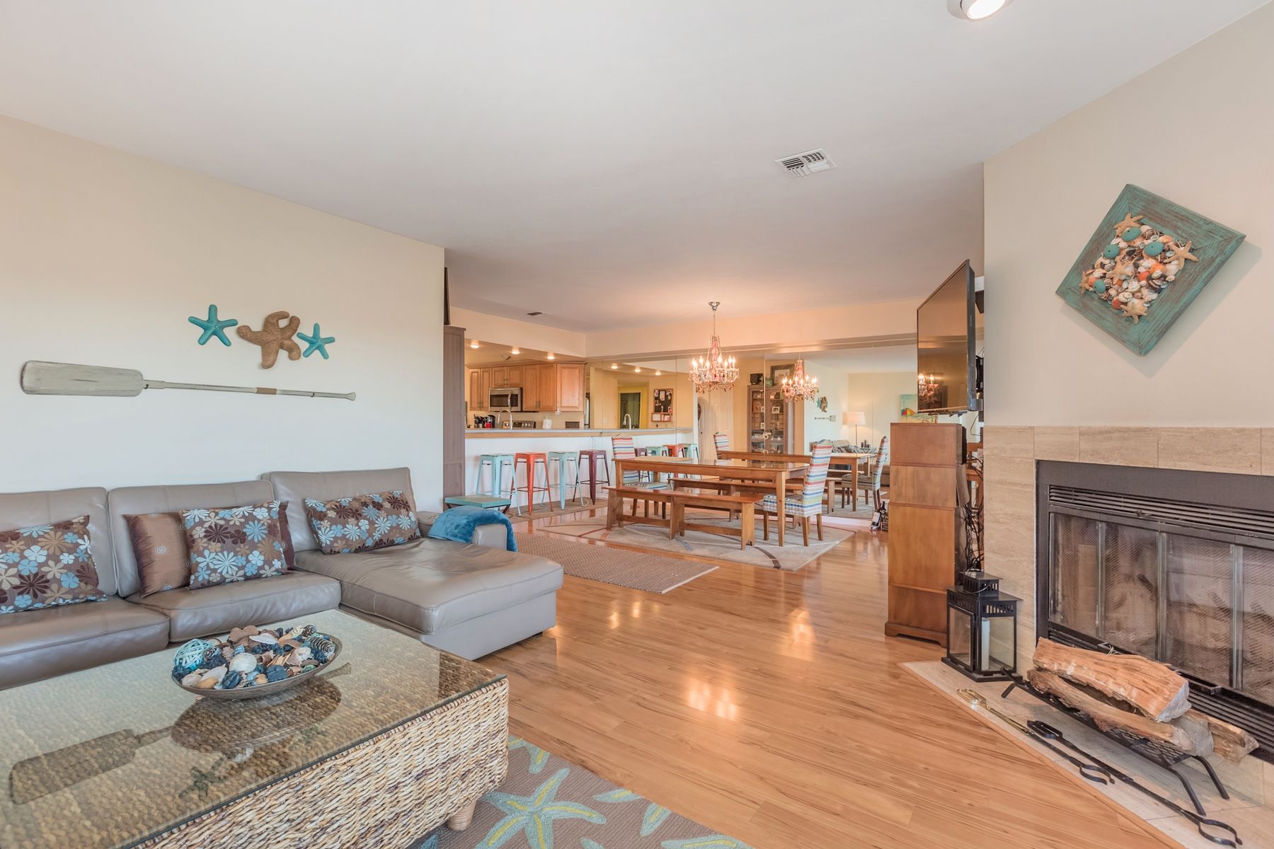 401 Fox Hill Dr in Baiting Hollow Out East