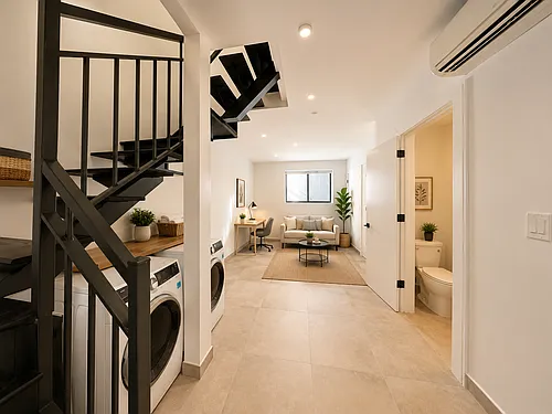 978 Kent Ave #1L Photo 1