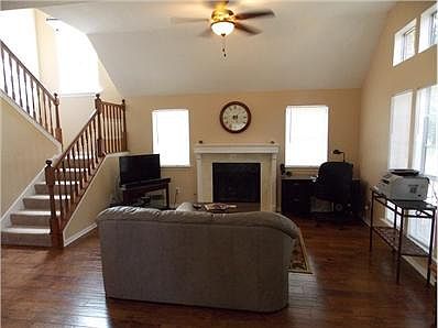 3rd image of 706 Birch Brook Dr