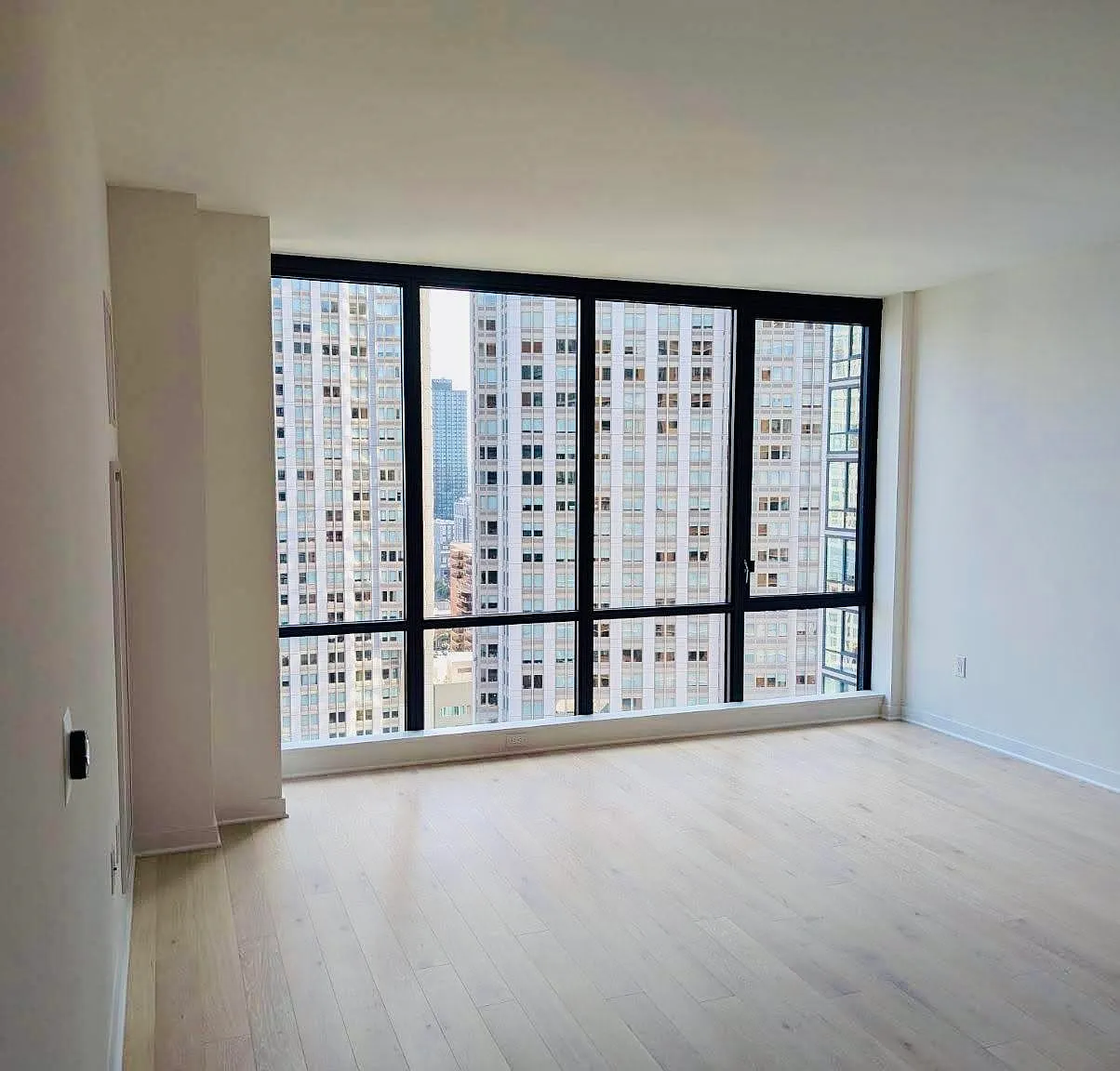 1 bed, 1.0 bath, 759 sqft, $4,300 — Photo 2