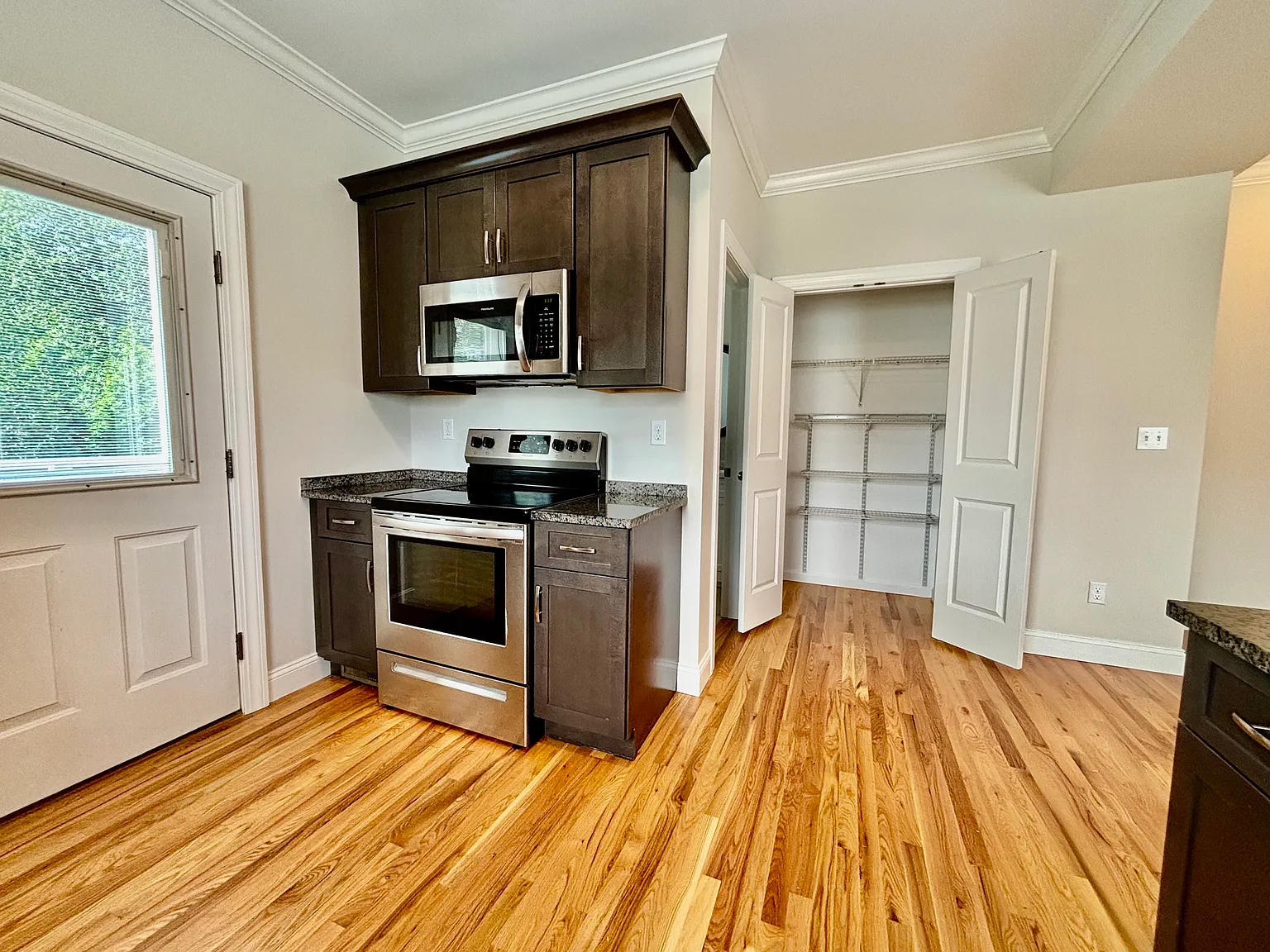 2 bed, 1.5 bath, 1330 sqft, $3,000 — Photo 4