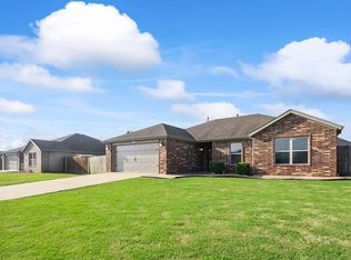 1230 Cottonwood Rd, Centerton, AR 72719