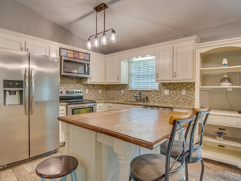 8262 Pamplona St — Photo 10
