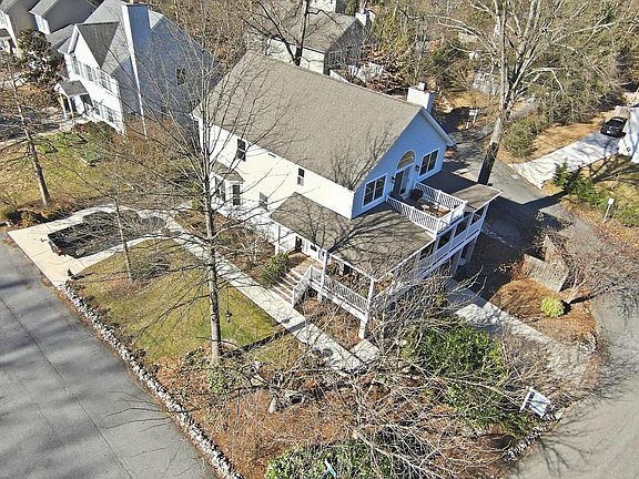 5th image of 764 N Riverside Dr