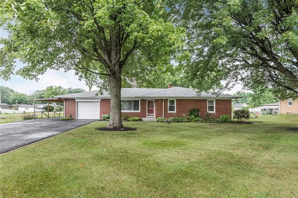 210 Kirk Dr W photo 1