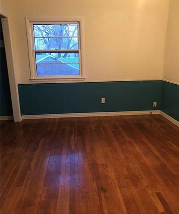 3rd image of 115 Glenn Cir