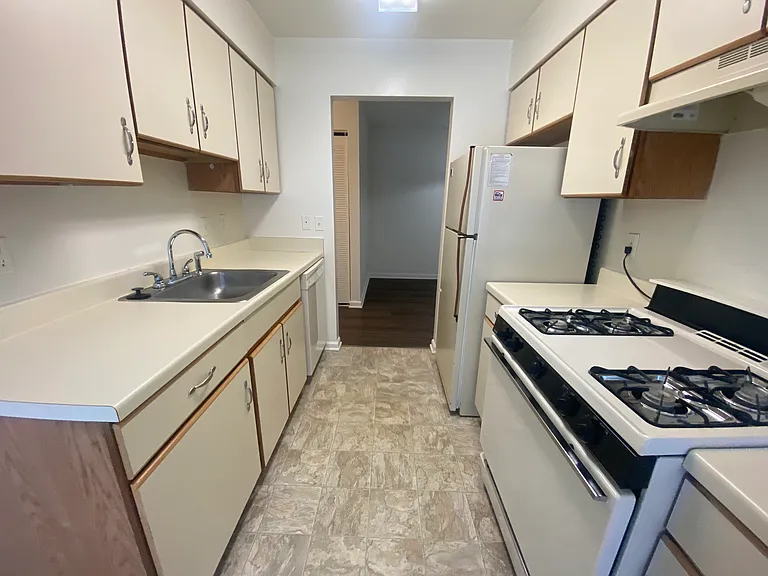 Princeton Circle West Apartments — Photo 58