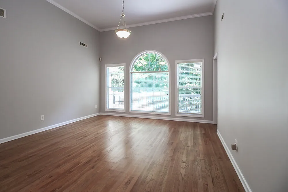 3 bed, 2.5 bath, 2340 sqft, $2,180 — Photo 4