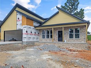 1028 Clayton Rd, Cave Springs, AR 72718