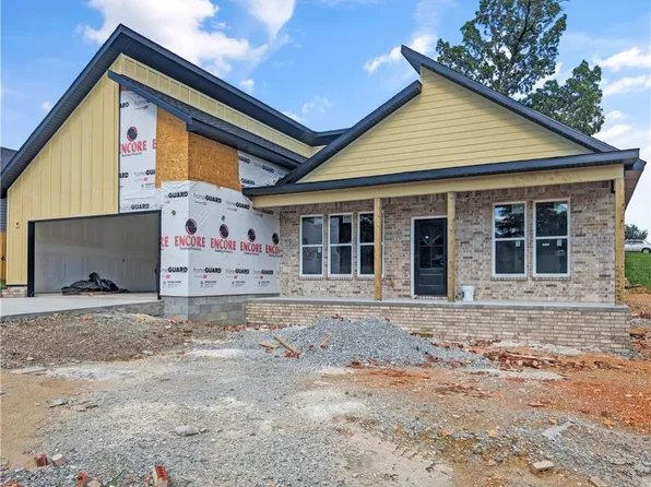 1028 Clayton Rd, Cave Springs, AR 72718