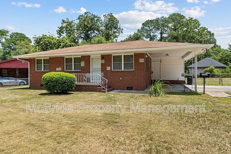 4 bed, 1.0 bath, 1412 sqft, $1,495 — Photo 2