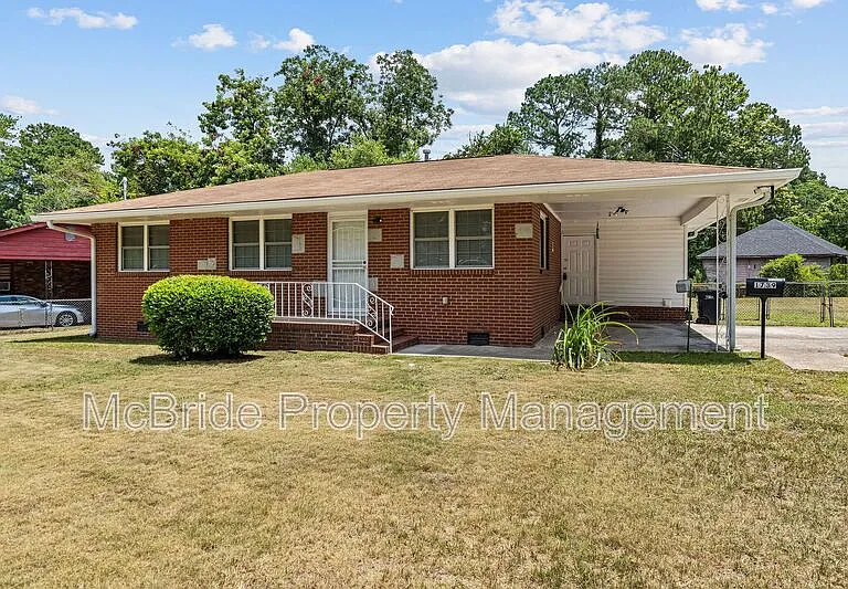 1739 Cornell Dr — Photo 2