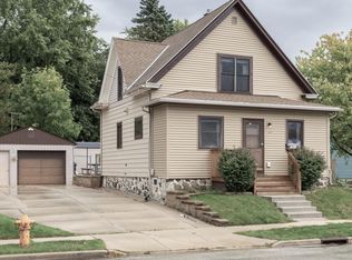 1903 Salisbury Rd, West Bend, WI 53090