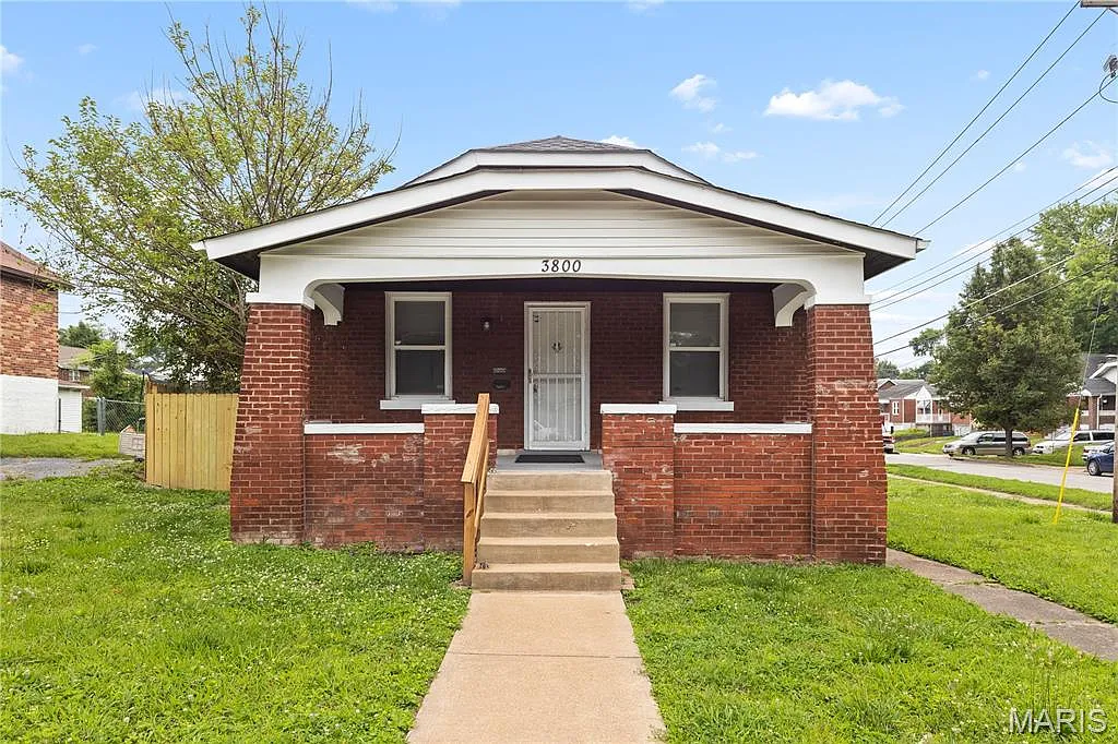 3800 Oakridge Blvd photo 1
