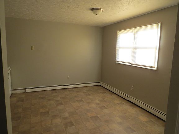 3rd image of 98 Romaine Ave APT 2