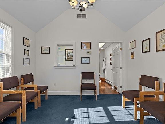 3rd image of 74 Valley Rd