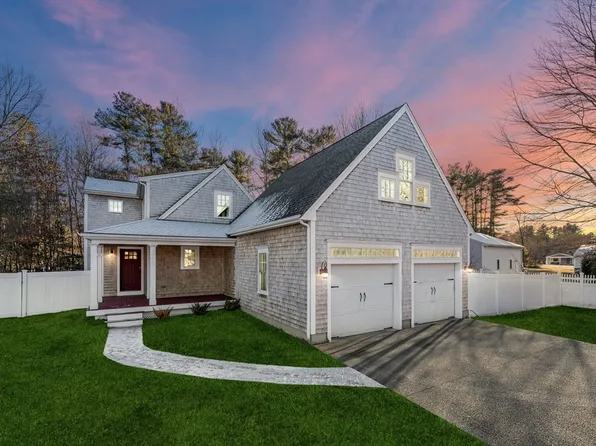 2 Pinecone Ln, East Freetown, MA 02717
