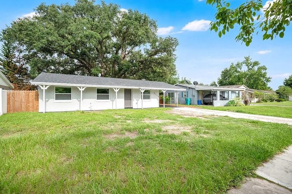 3 bed, 1.5 bath, 1081 sqft, $2,250 — Photo 2