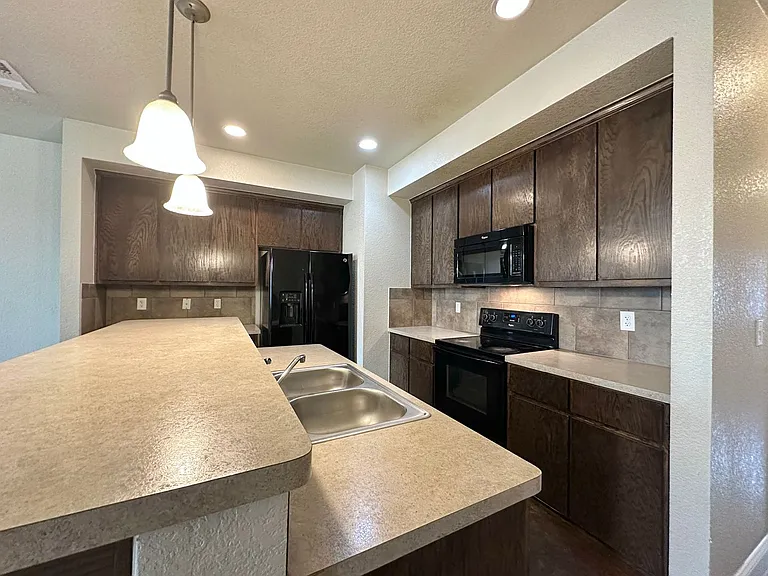 2328 Verna Lee Blvd — Photo 5