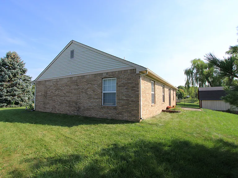 33 Morse Cir — Photo 4